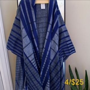 4/$25 item - NEW Woolrich Poncho
